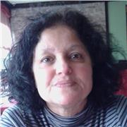Profesora de inglés. Resido en Noia, A Coruña, y puedo desplazarme para dar clases en un área de aprox. 30 km., en mi propio domicilio o también on line